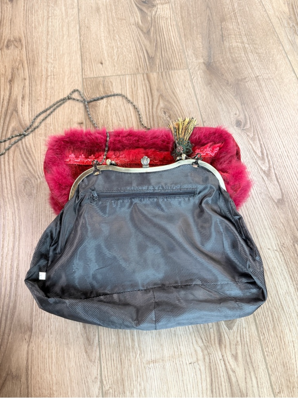 Sassi Cindi faux fur and tapestry handbag/crossbody Deep Red Kiss lock closure - Picture 7 of 10